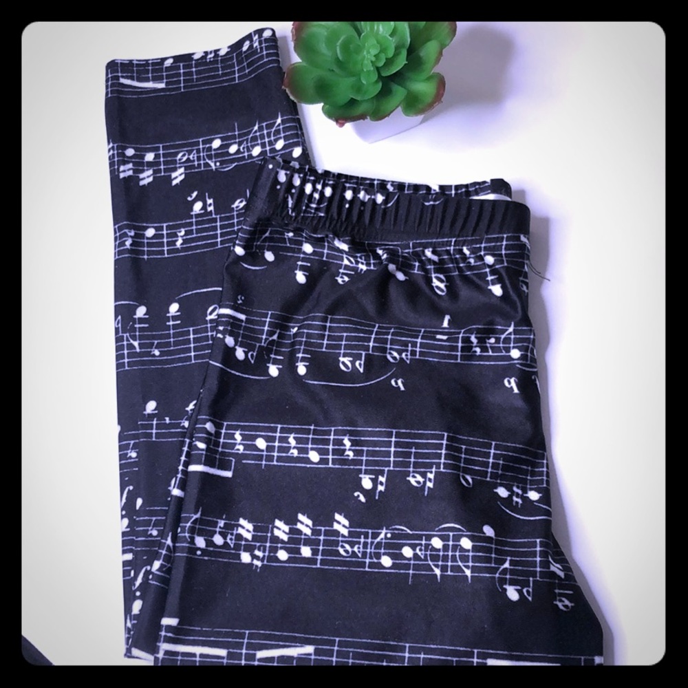 Musical note inspired leggings size Large